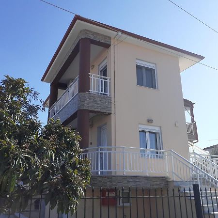 Polis΄ House Apartamento Vrasná Exterior foto
