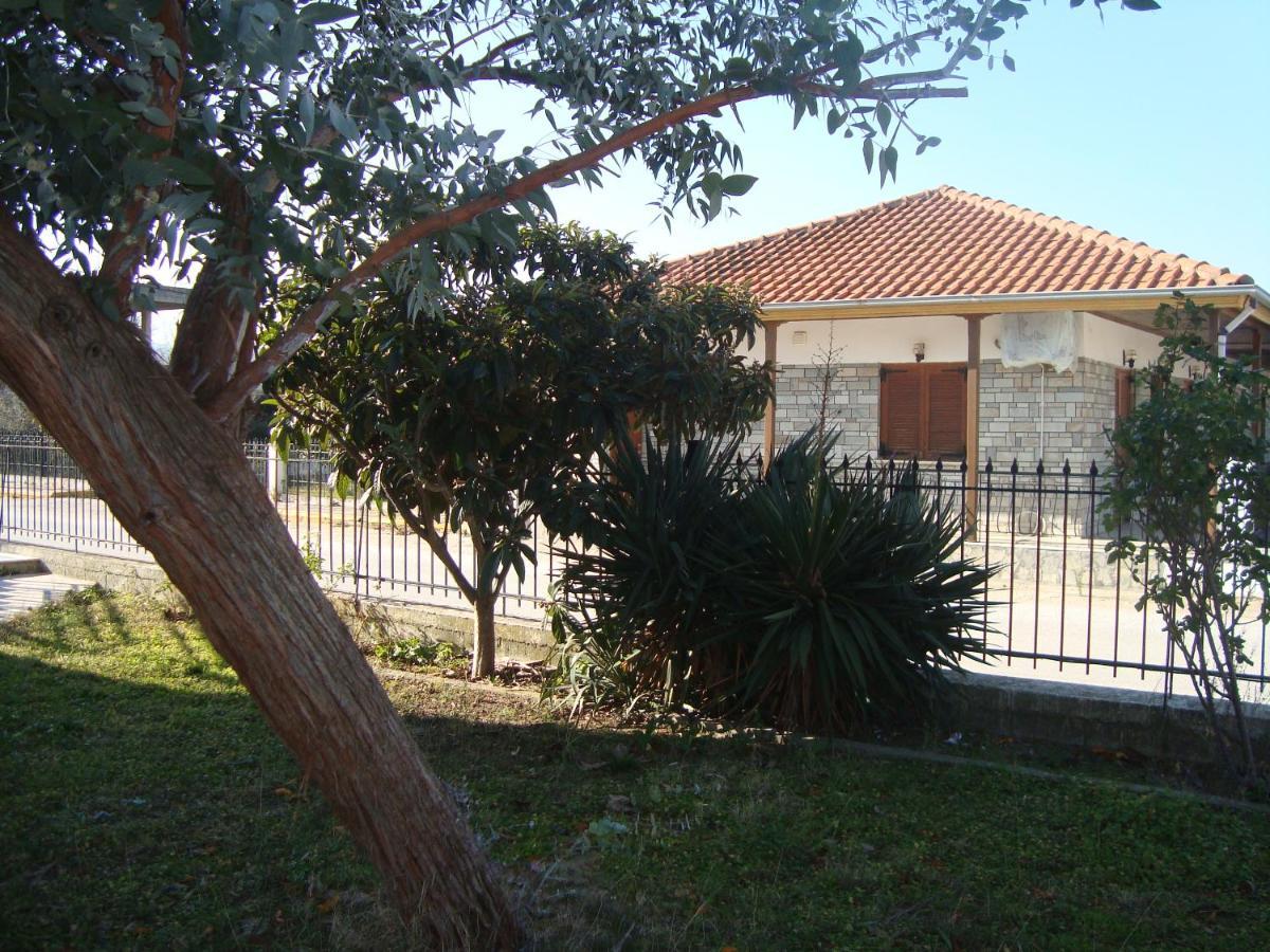 Polis΄ House Apartamento Vrasná Exterior foto