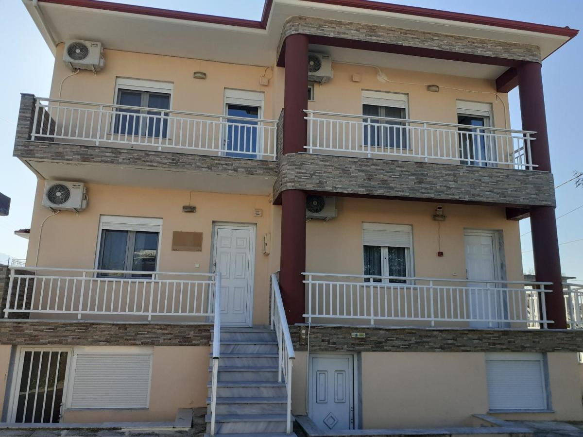 Polis΄ House Apartamento Vrasná Exterior foto