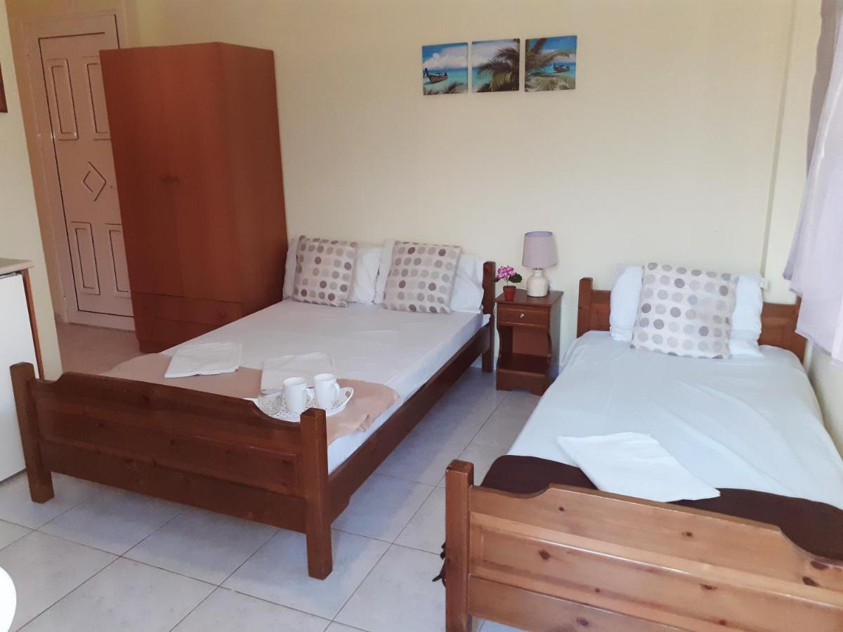 Polis΄ House Apartamento Vrasná Exterior foto