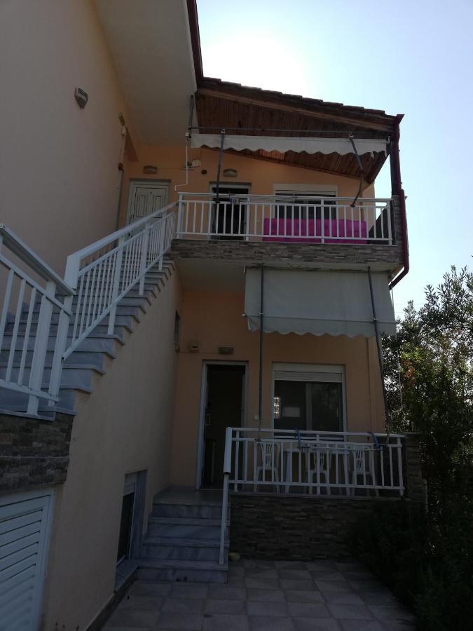 Polis΄ House Apartamento Vrasná Exterior foto
