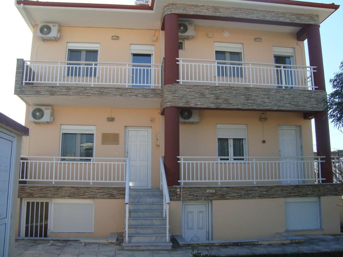 Polis΄ House Apartamento Vrasná Exterior foto