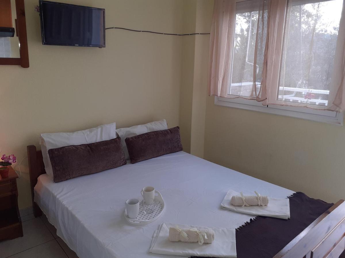 Polis΄ House Apartamento Vrasná Exterior foto
