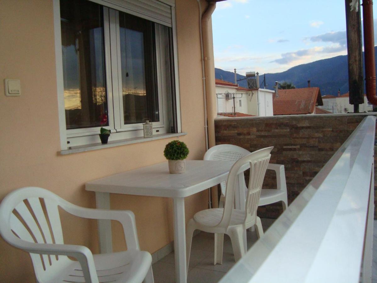 Polis΄ House Apartamento Vrasná Exterior foto