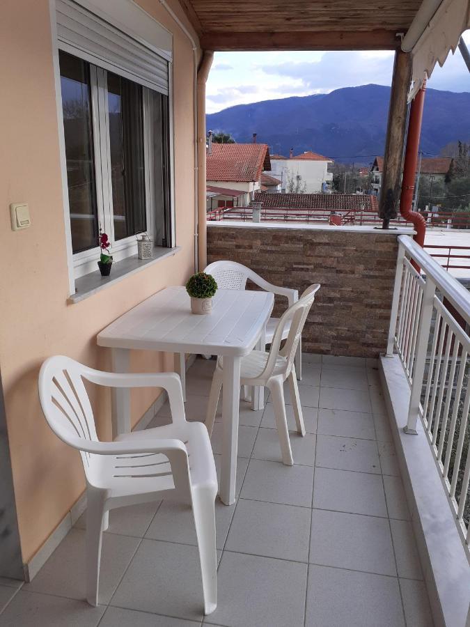 Polis΄ House Apartamento Vrasná Exterior foto