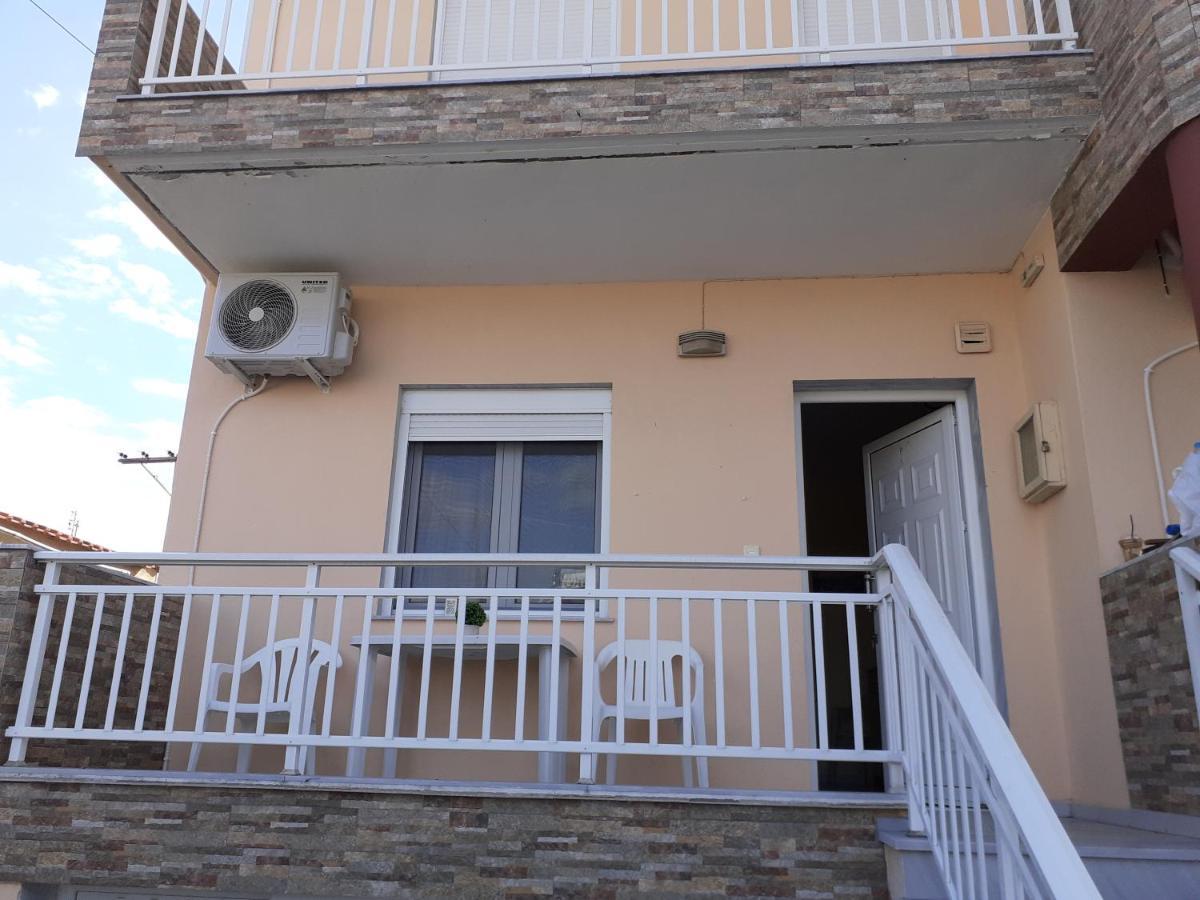 Polis΄ House Apartamento Vrasná Exterior foto