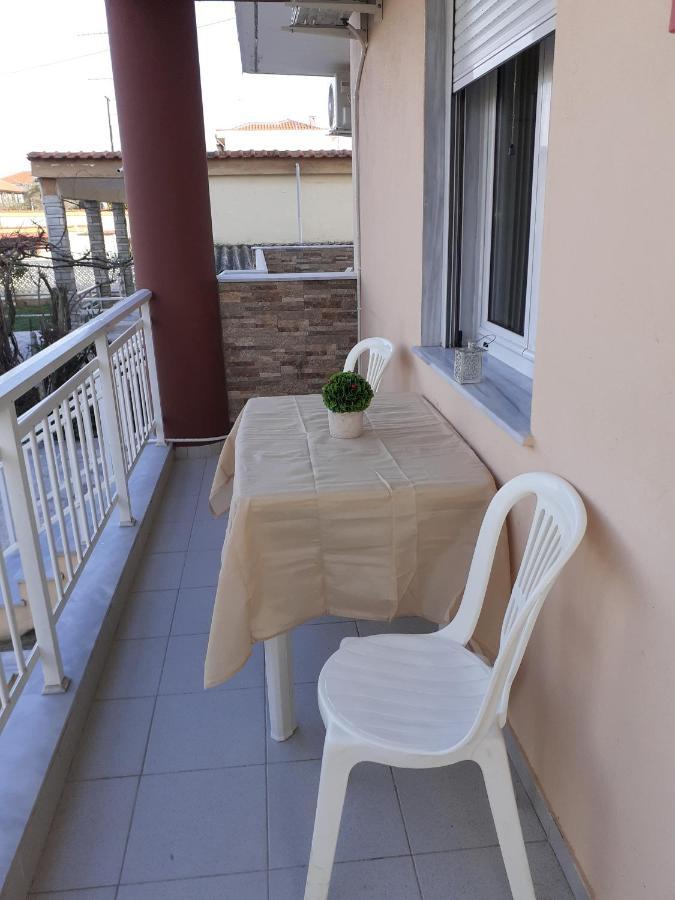 Polis΄ House Apartamento Vrasná Exterior foto
