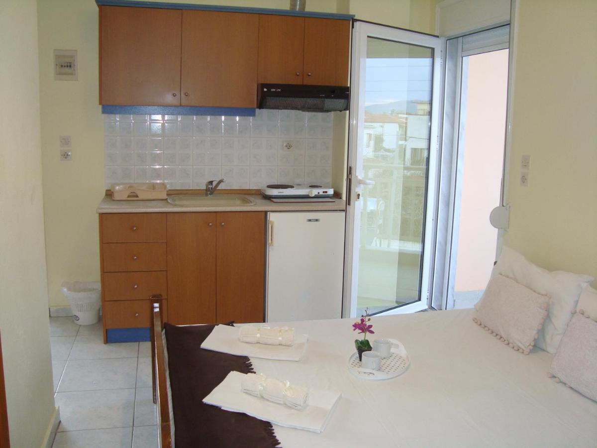 Polis΄ House Apartamento Vrasná Exterior foto