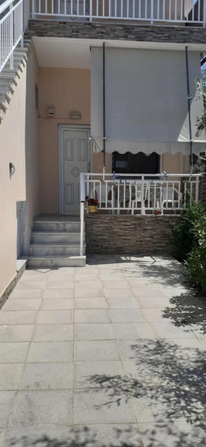 Polis΄ House Apartamento Vrasná Exterior foto
