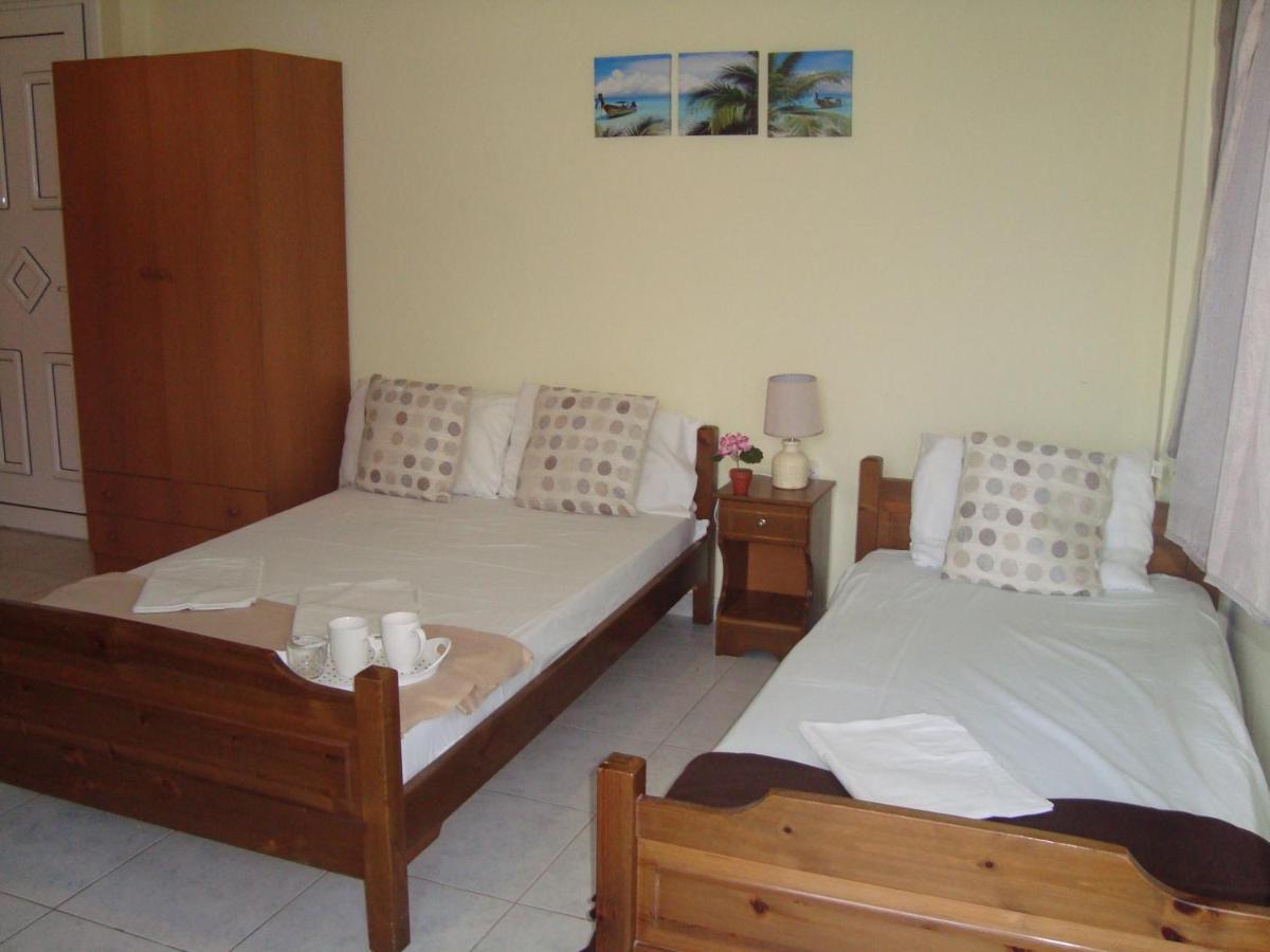 Polis΄ House Apartamento Vrasná Exterior foto