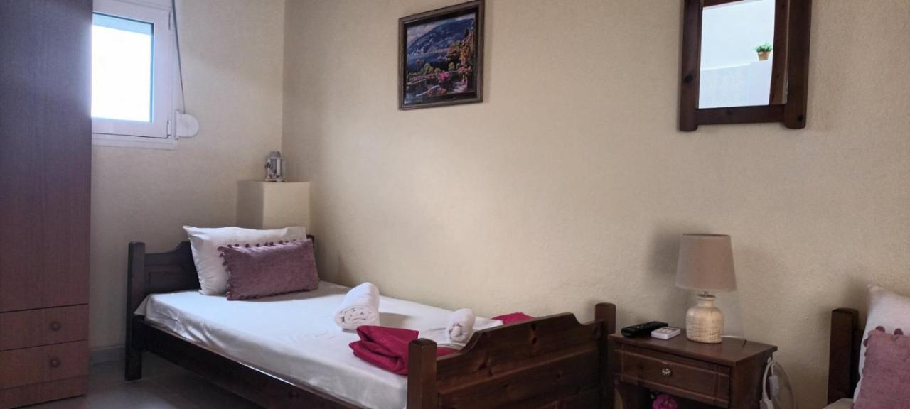 Polis΄ House Apartamento Vrasná Exterior foto