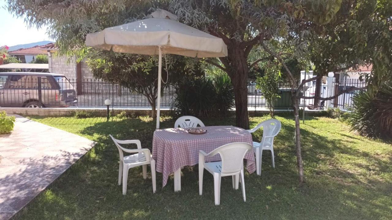 Polis΄ House Apartamento Vrasná Exterior foto